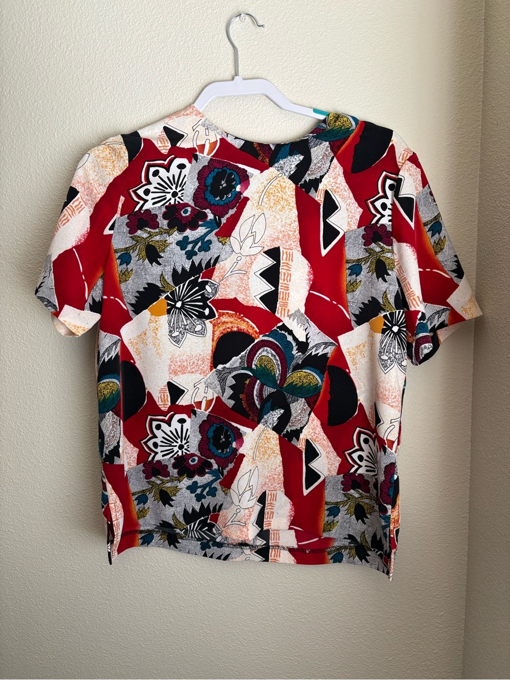Vintage women’s abstract blouse